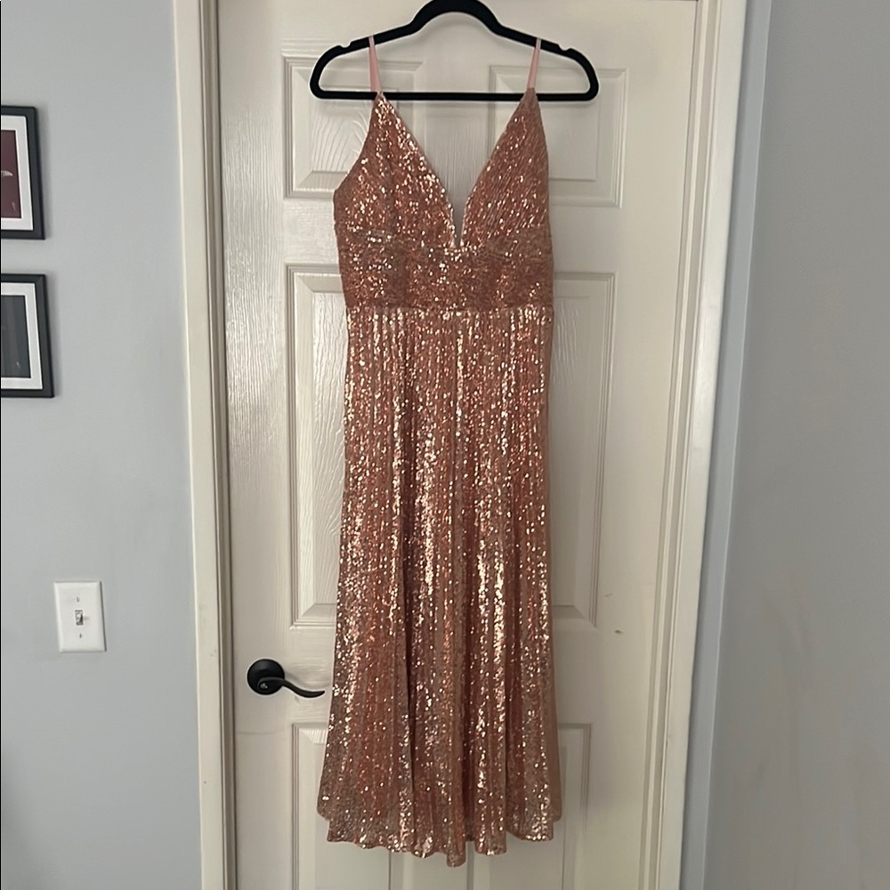 Elegant Sequin Evening Dress in Rose Gold